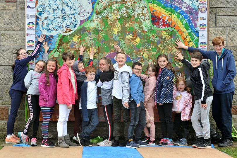 Youngsters from Haldane youth group unveil mural in Balloch